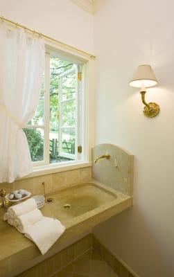 Powder Room by Clawson Architects, Photo by Robert Glasgow