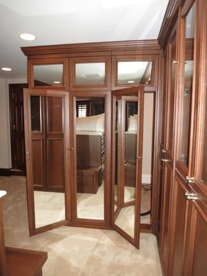 Master Closet Tri View Mirror