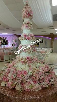 Magnificent wedding cake.