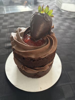 Chunk Choco Strawberry Cake