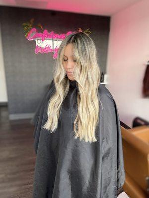 THIS WOULD BE A CHARLY SIGNATURE BALAYAGE NO DIMENSION.