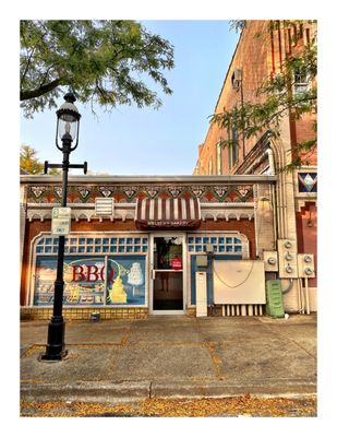 The Most Intriguing Back Entrance (!?!) Ever! ...and Parking! Cool! I like it! ...btw. Homewood IL has Very interesting DTown!