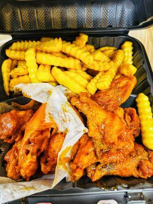 Spicy Garlic Lemon Pepper & Buffalo Wangs!...those Crinkled Fries tho'!!