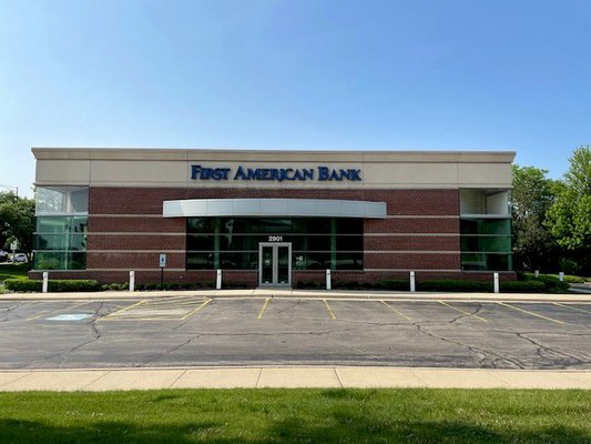 The exterior of the First American Bank Saint Charles branch