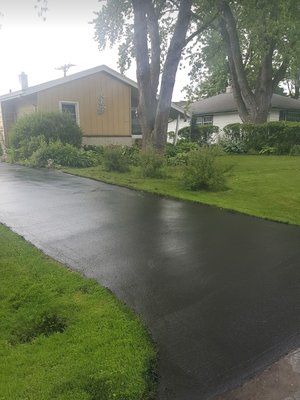 sealcoating residential driveway