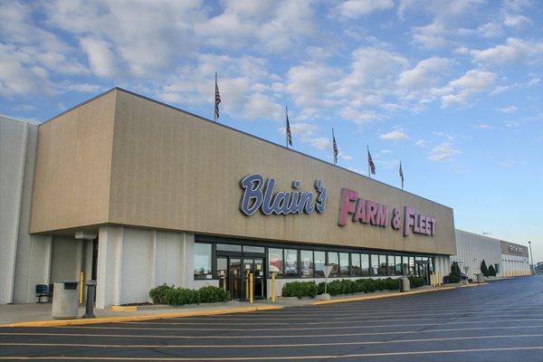 Blain's Farm & Fleet Woodstock, IL storefront