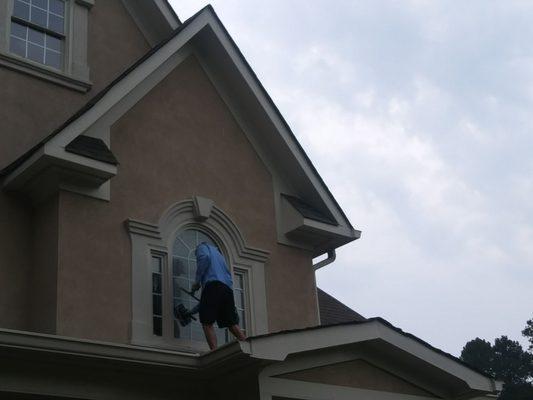 Cleaning second story windows on this 4100sf home.