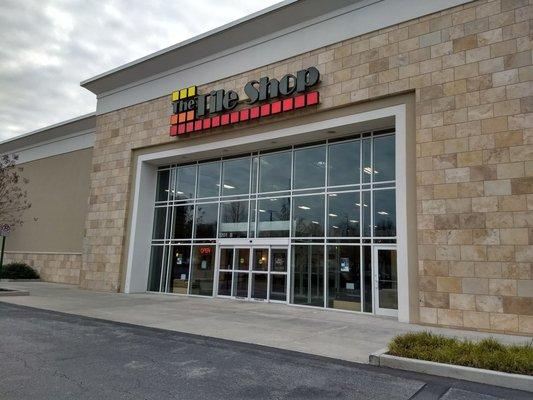 This store is located on Hammond Drive in the Best Buy Center.  It opens at 9 am, even on Saturday.