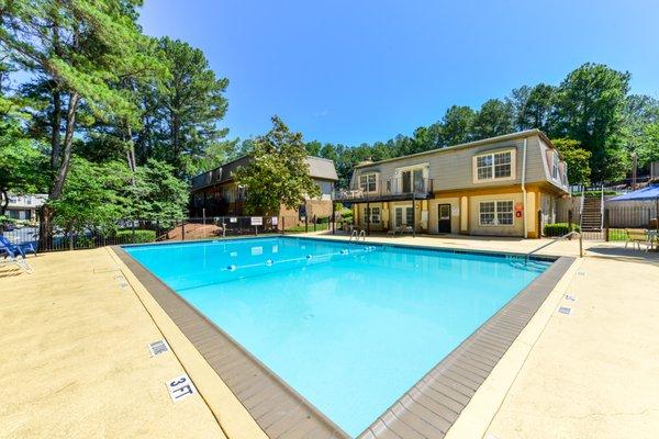 Maplewood Pointe Apartment Homes - Sparkling Swimming Pool