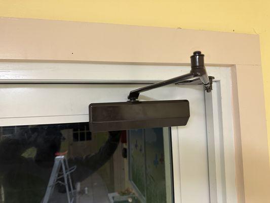 Standard door closure installment