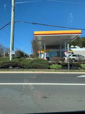 Shell gas station @ River Ridge Blvd