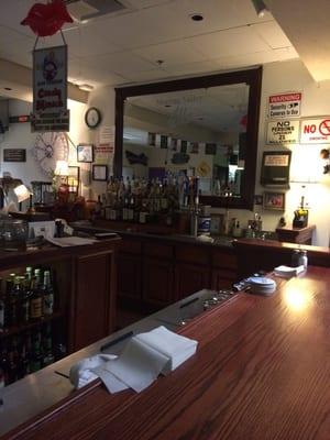 Nicely stocked bar and Cindy pouring tonight, very friendly and welcoming as well. Great place to socialize with a drink.