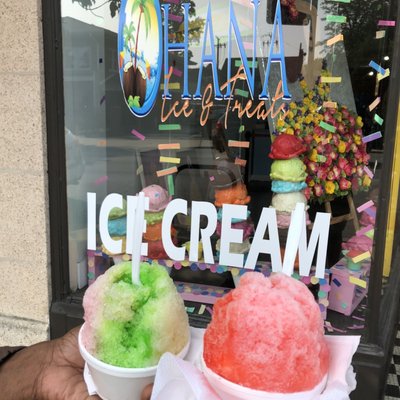 Regular sized shaved iced on left and and regular sized shaved ice with sorbet in the middle on right.