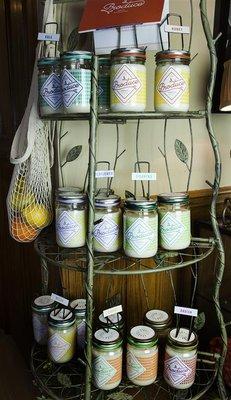 Produce Candles in Salon Boutique