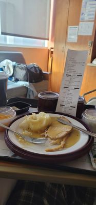 July 4th 2024  hospital  food is not half bad  here roasted turkey mashed potatoes poultry gravy. Cottage cheese peaches cawfee. Nice sizes