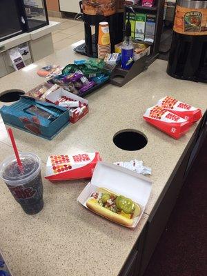 4 large hotdogs+ 2 large drinks (~2Liter) = 9,20$