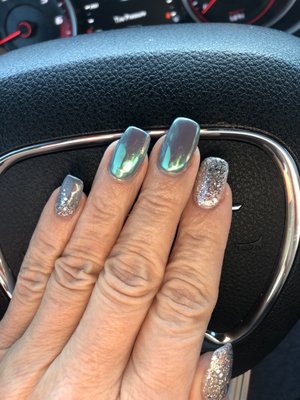 Chrome winter nails