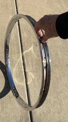 Looking for a Schwinn S2 chrome hoop 36h hopefully someone here might have one?