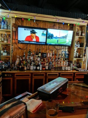 Full bar, and tvs