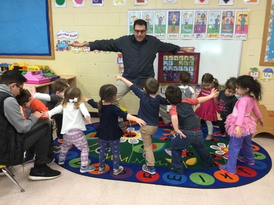 Rabbi Green engages with our ECC students twice a month to enrich their Jewish education in an age appropriate way