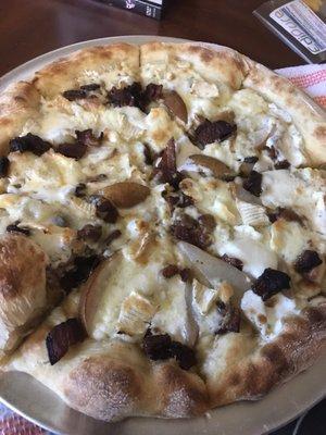 Bacon, pear and Brie pizza