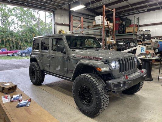 Lift Kit Mount/Balance Wheels