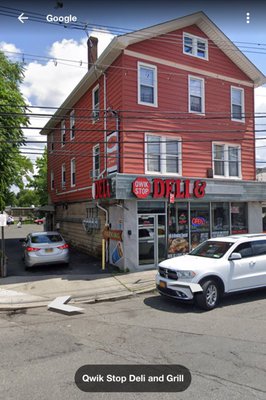 Deli, breakfast & brunch, Juul, large parking lot (rear&front), right next to the train station