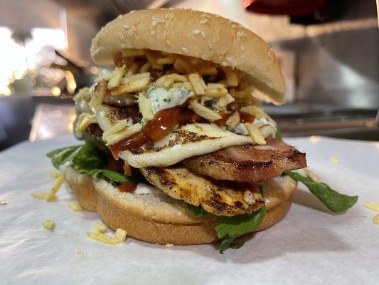 Pollo + Chuleta Canaima Burger