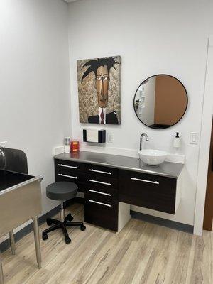 Our modern, sanitary exam rooms and procedure rooms are spacious enough for even large families