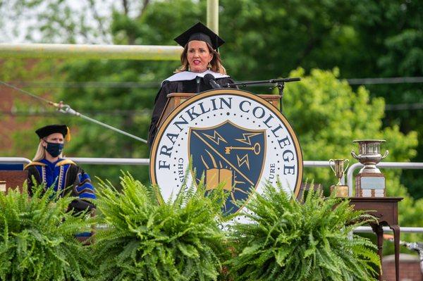 Billie Dragoo gives keynote address at Franklin College's May 2021 commencement ceremony.