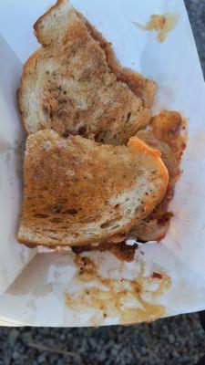 Grilled cheese and tomato pesto