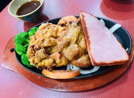 美式杂扒味道很赞，$ 25的套餐配上乌冬面，酸辣汤，炸暑条。超低食